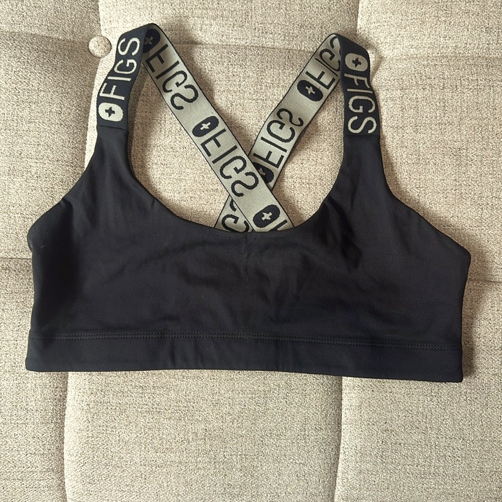 FIGS sports bra- black 🖤